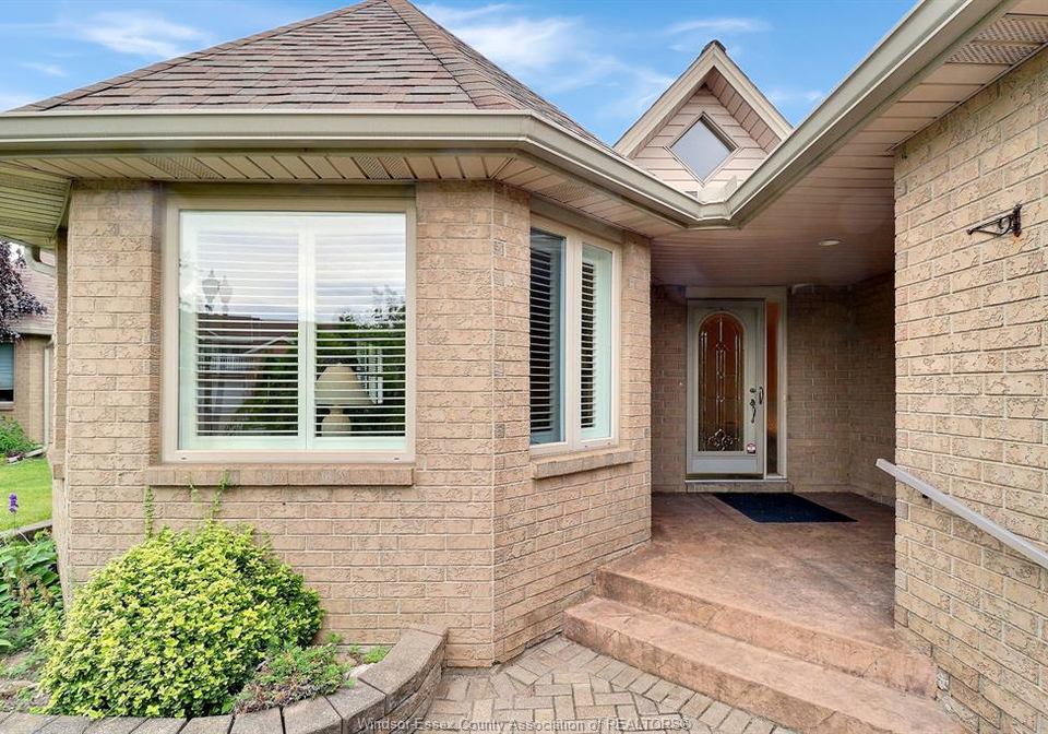 1099-imperial-crescent-windsor-ontario-26020401