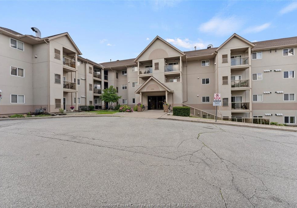 3000-sandwich-street-windsor-ontario-26020408