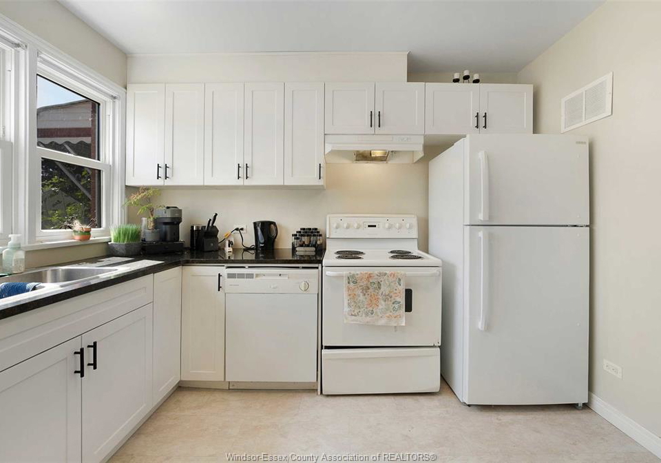 2244-vercheres-avenue-windsor-ontario-26020416