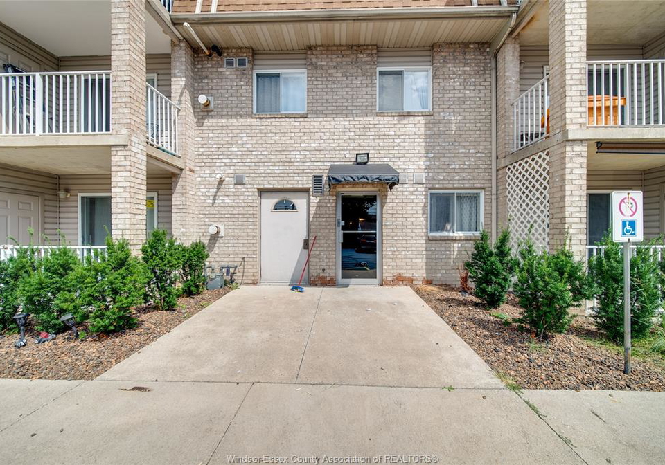 1323-langlois-avenue-windsor-ontario-26020423