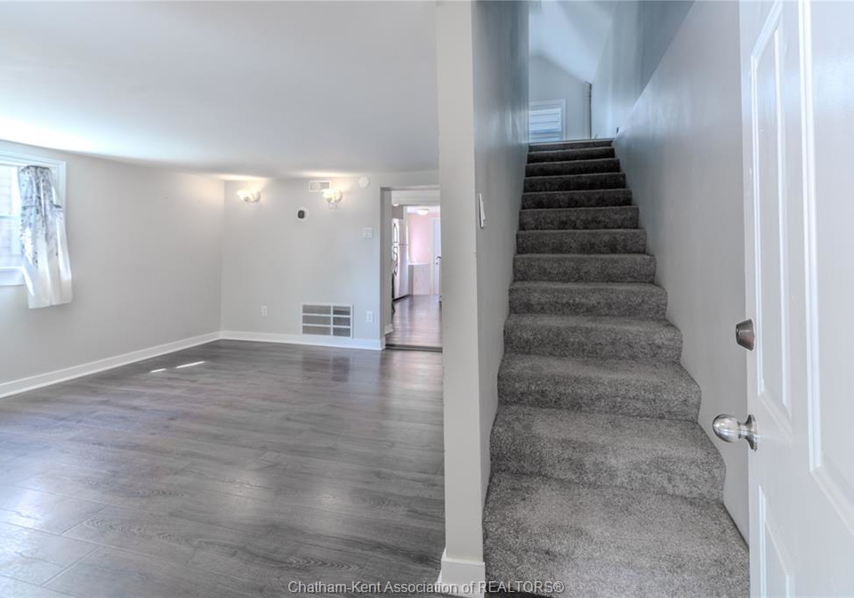 32-degge-street-chatham-ontario-26020424