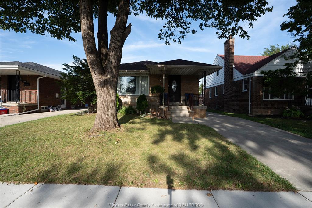 2250-woodlawn-avenue-windsor-ontario-26020446