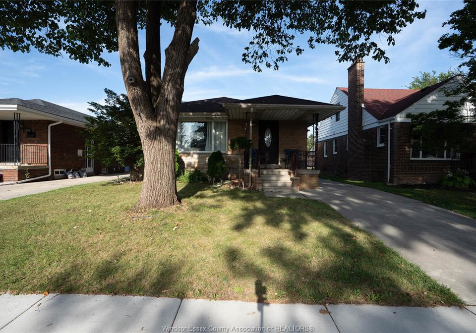 2250-woodlawn-avenue-windsor-ontario-26020446