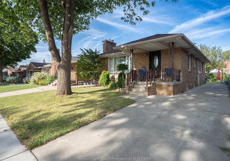 2250-woodlawn-avenue-windsor-ontario-26020446