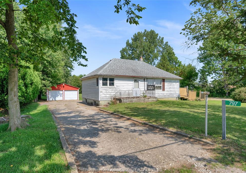 797-mcnaughton-avenue-east-chatham-kent-ontario-26020447