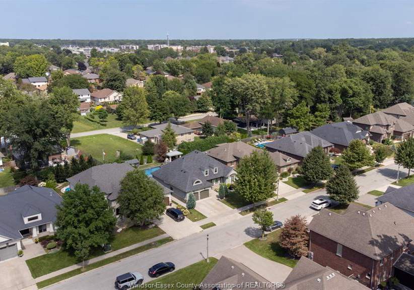1395-outram-lasalle-ontario-26020467