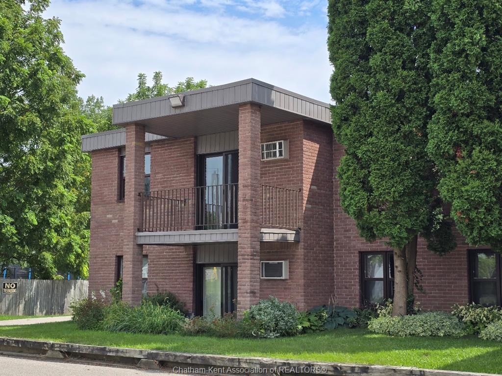 12-montgomery-drive-wallaceburg-ontario-26020469