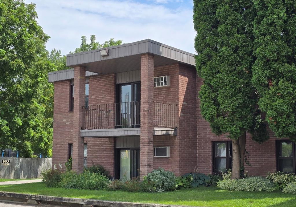 12-montgomery-drive-wallaceburg-ontario-26020469