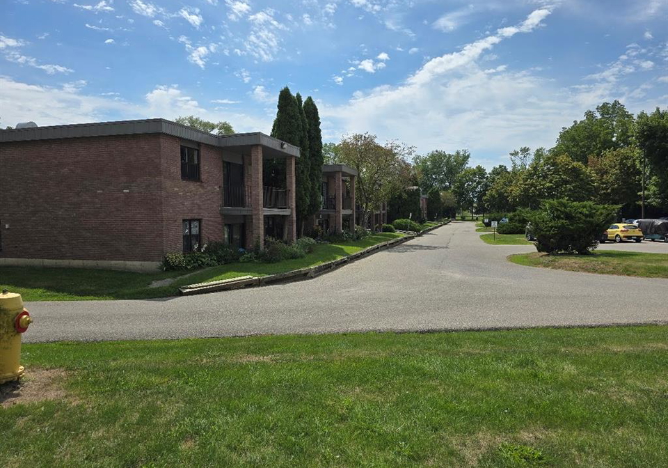 12-montgomery-drive-wallaceburg-ontario-26020469