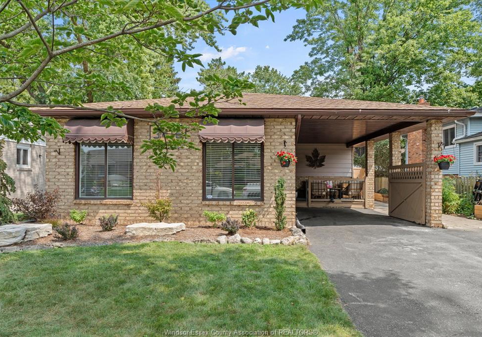 3416-longfellow-windsor-ontario-26020479