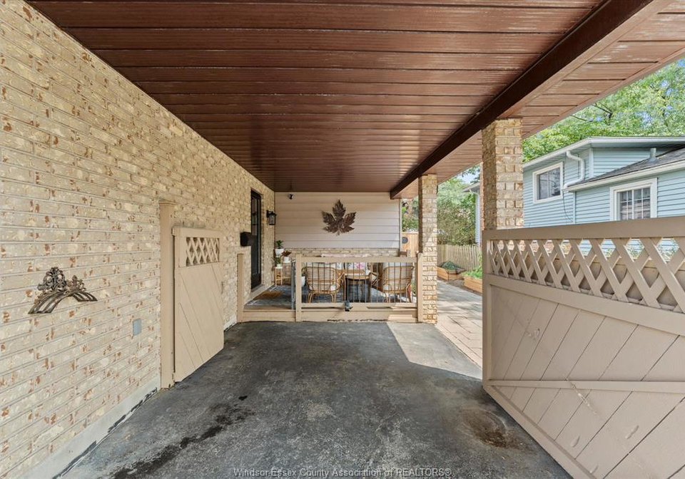 3416-longfellow-windsor-ontario-26020479