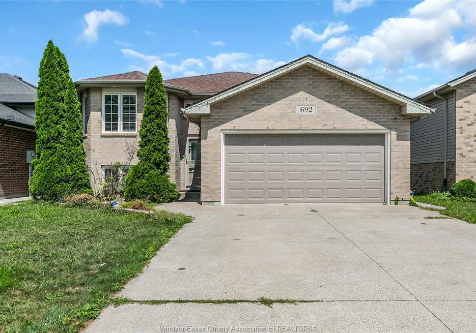 692-dynasty-windsor-ontario-26020480