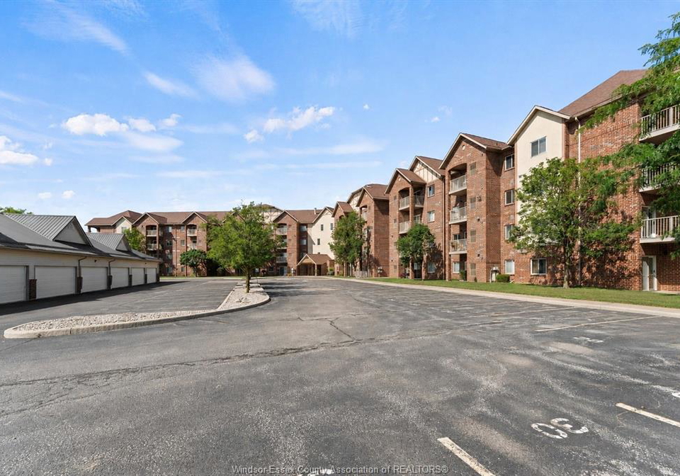 3160-wildwood-windsor-ontario-26020490