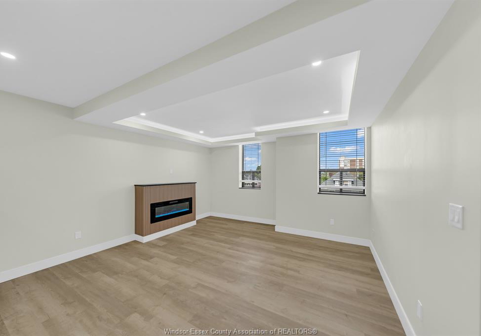 3177-riverside-dr-windsor-ontario-26020492