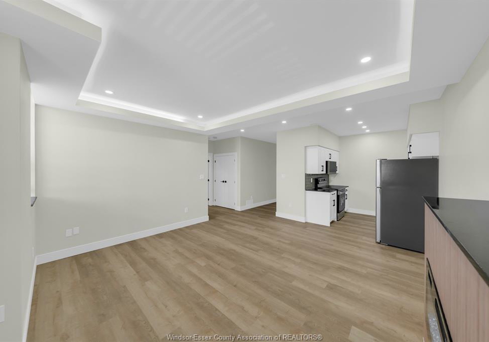 3177-riverside-dr-windsor-ontario-26020492