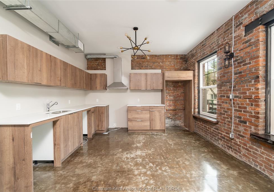 140-king-street-west-chatham-ontario-26020501