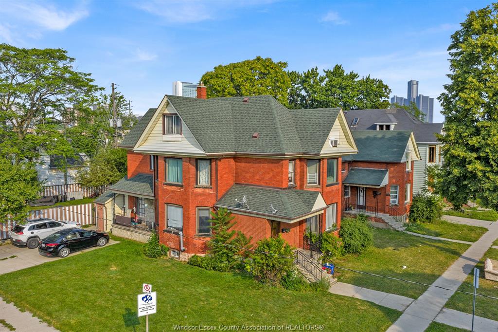 677-marentette-windsor-ontario-26020504