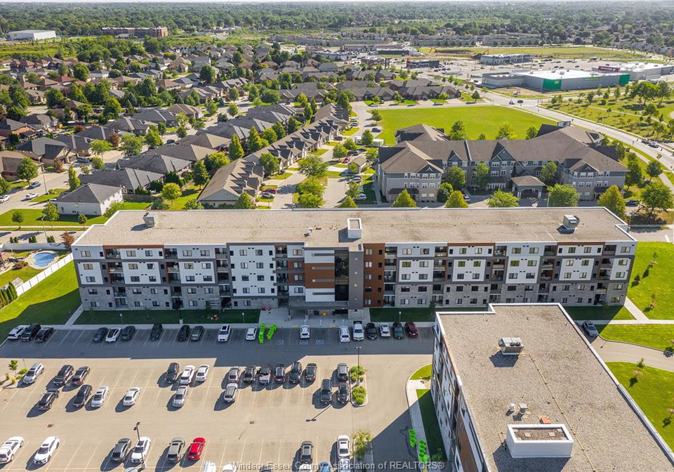 2550-sandwich-west-parkway-lasalle-ontario-26020523