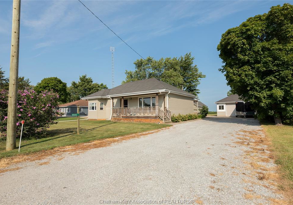 8543-middle-line-charing-cross-ontario-26020534