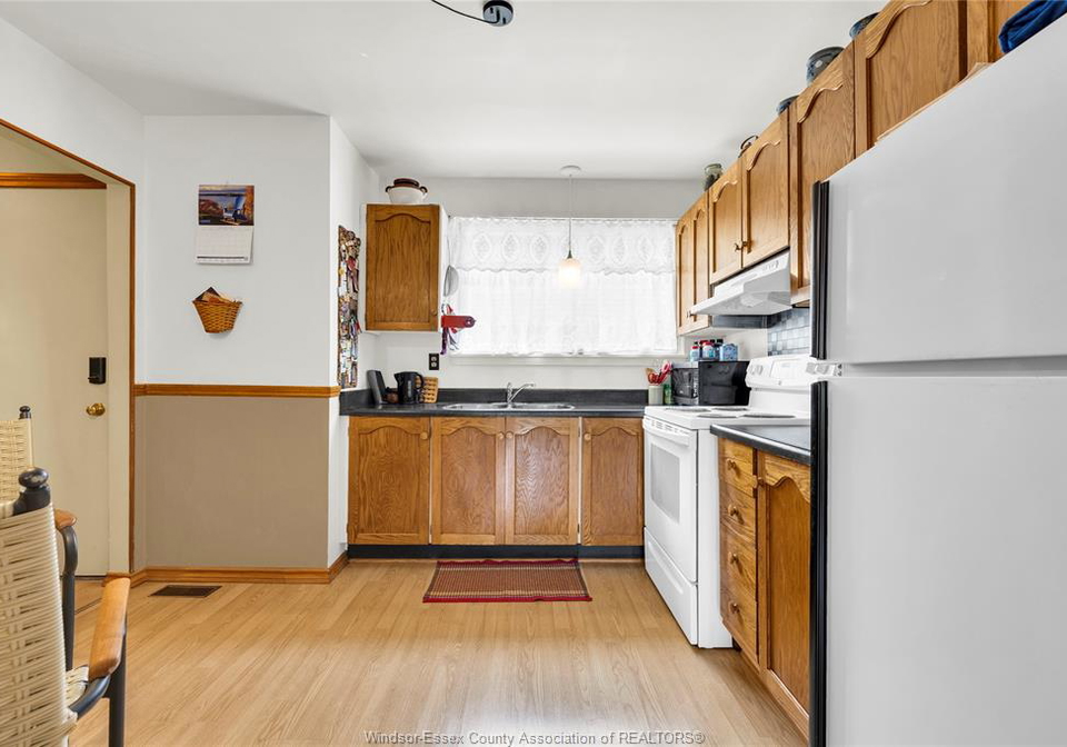 5441-empress-windsor-ontario-26020543
