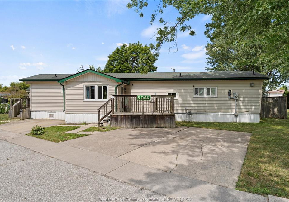 5-oak-court-mcgregor-ontario-26020554