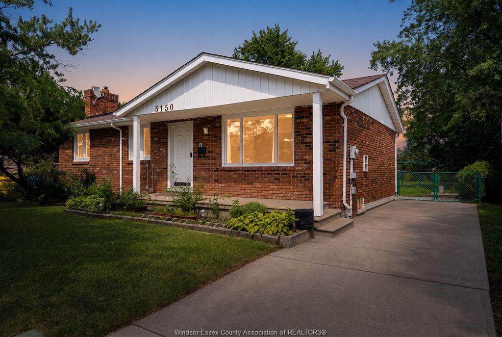 3150-forest-glade-windsor-ontario-26020558
