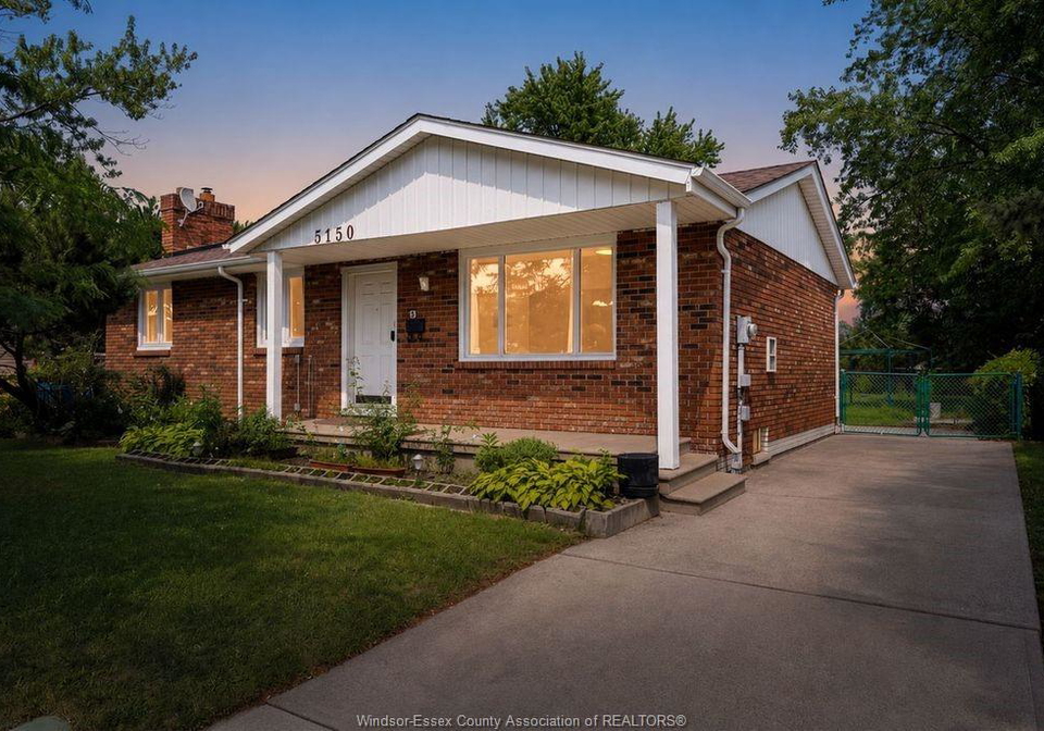 3150-forest-glade-windsor-ontario-26020558