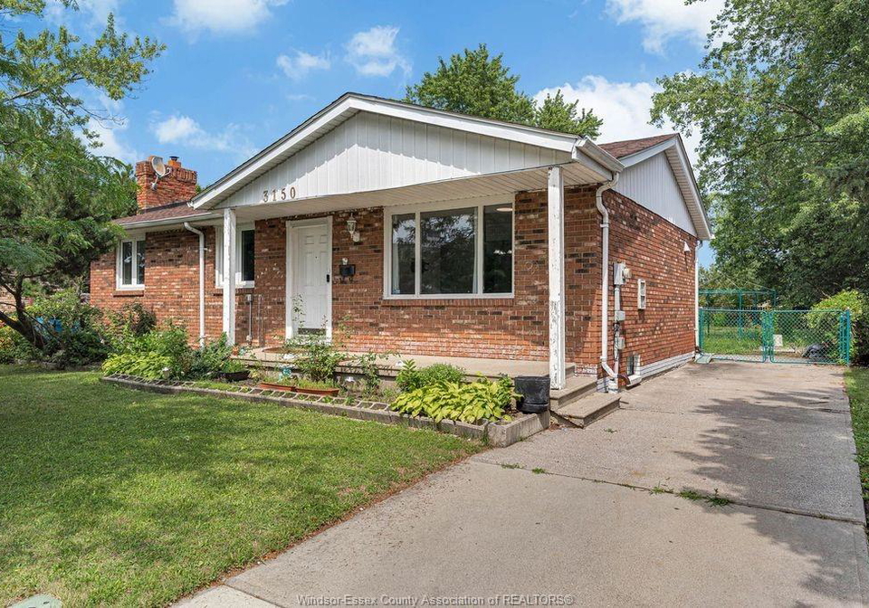 3150-forest-glade-windsor-ontario-26020558