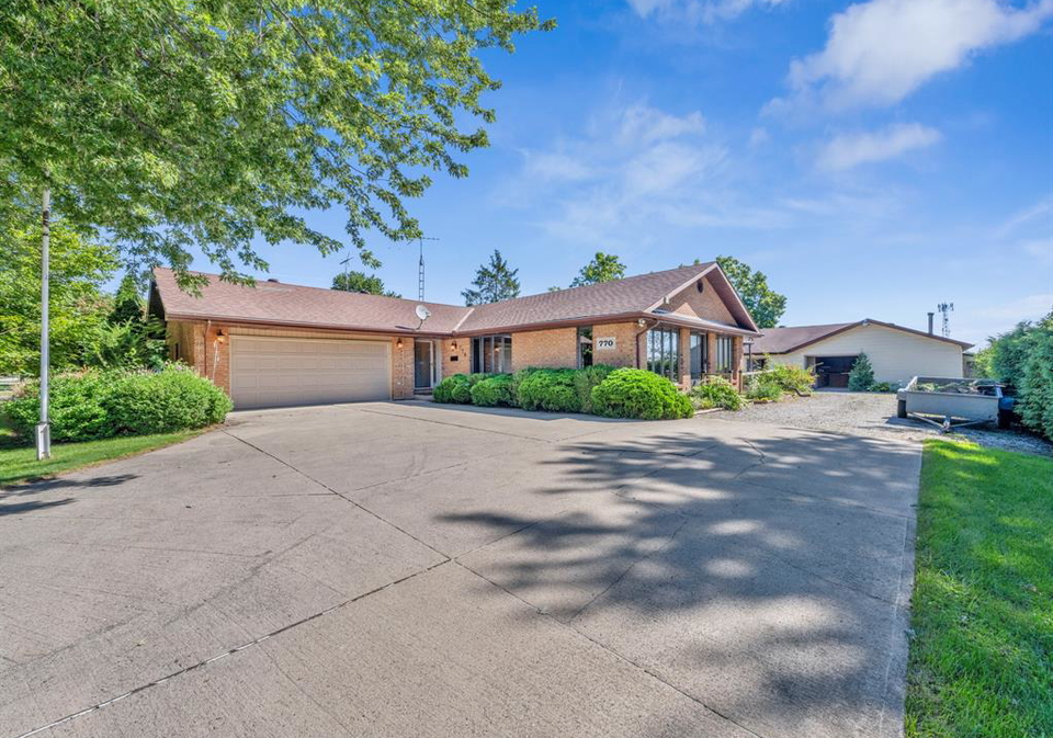 770-maple-avenue-stoney-point-ontario-26020560