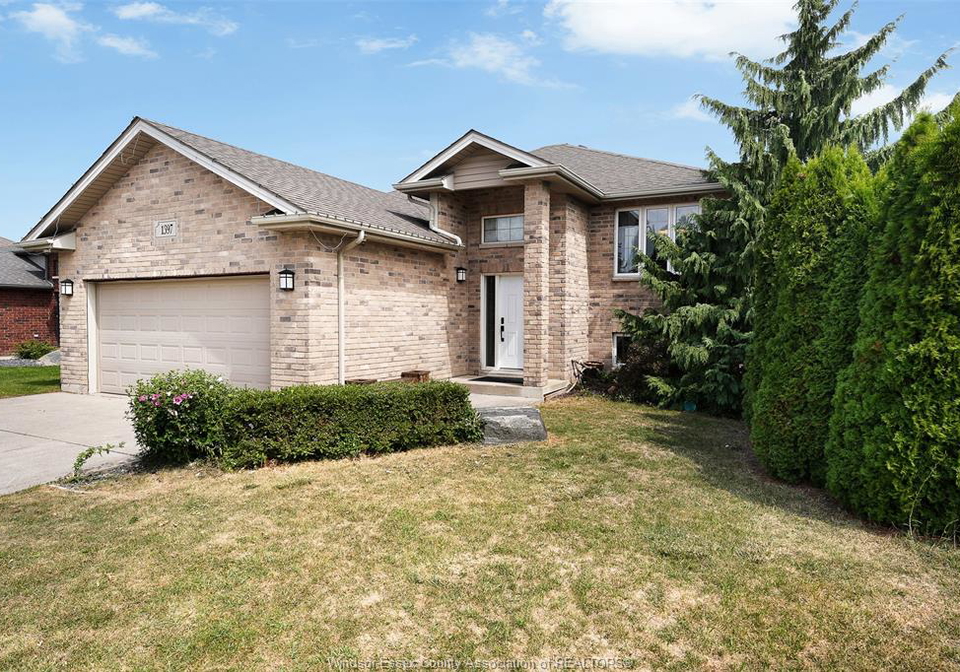 1397-crosswinds-drive-lakeshore-ontario-26020561