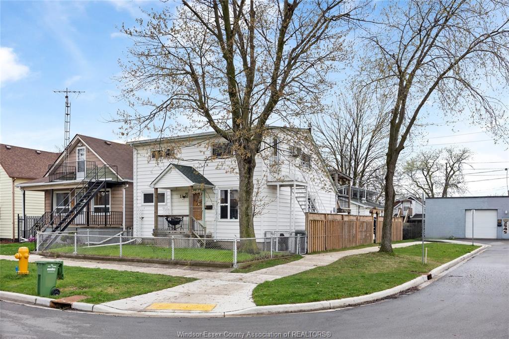 1361-albert-windsor-ontario-26020568