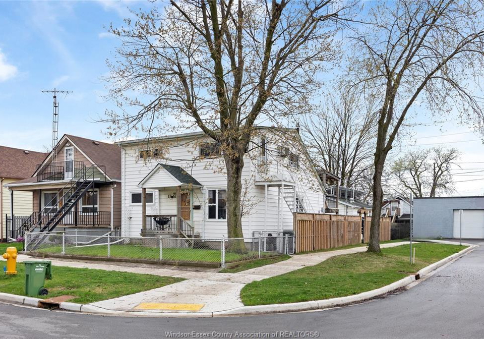 1361-albert-windsor-ontario-26020568