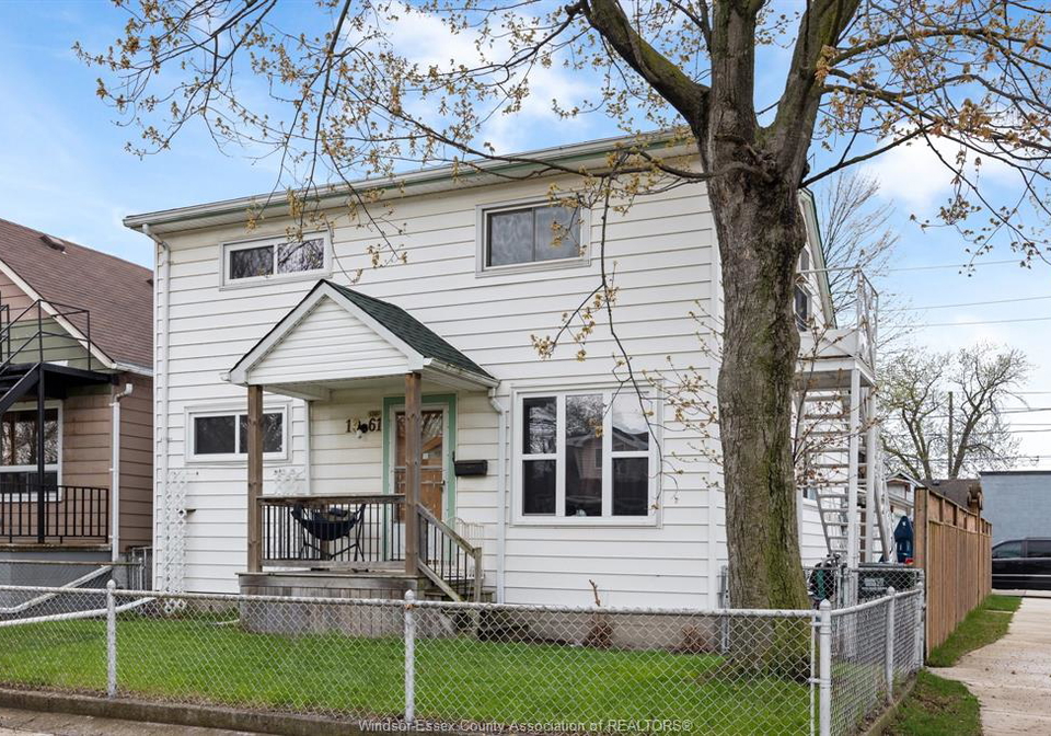 1361-albert-windsor-ontario-26020568