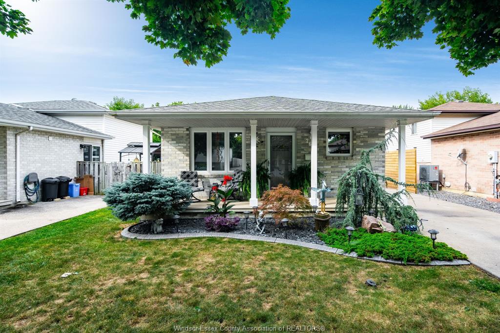 2677-robert-road-windsor-ontario-26020578
