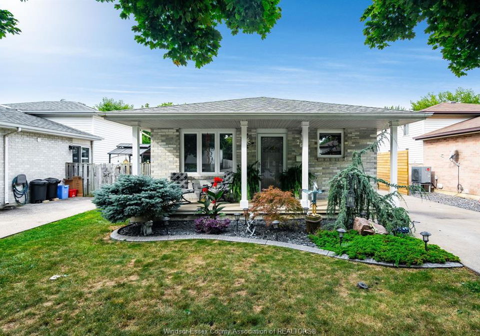 2677-robert-road-windsor-ontario-26020578