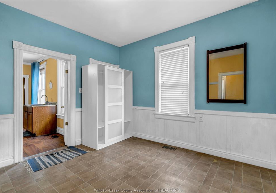 547-oak-windsor-ontario-26020587