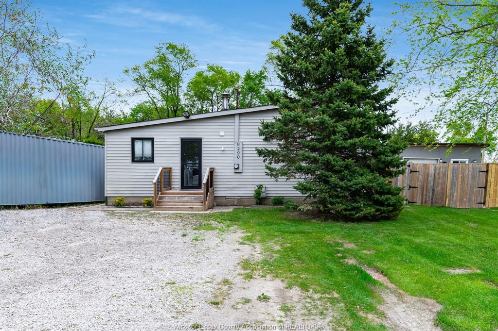 9290-disputed-road-lasalle-ontario-26020635