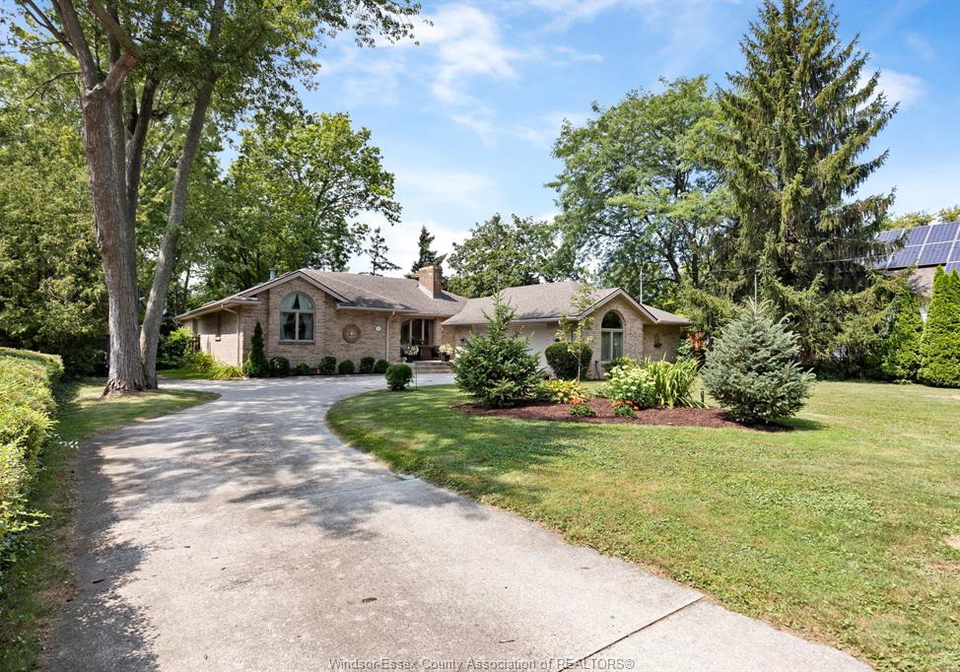 161-lacasse-boulevard-tecumseh-ontario-26020639
