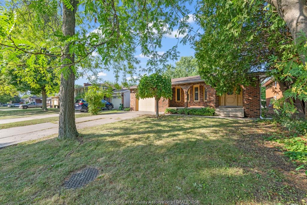 3003-regis-avenue-windsor-ontario-26020641