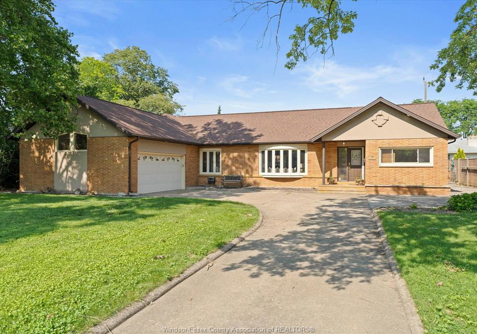 3740-ouellette-windsor-ontario-26020643