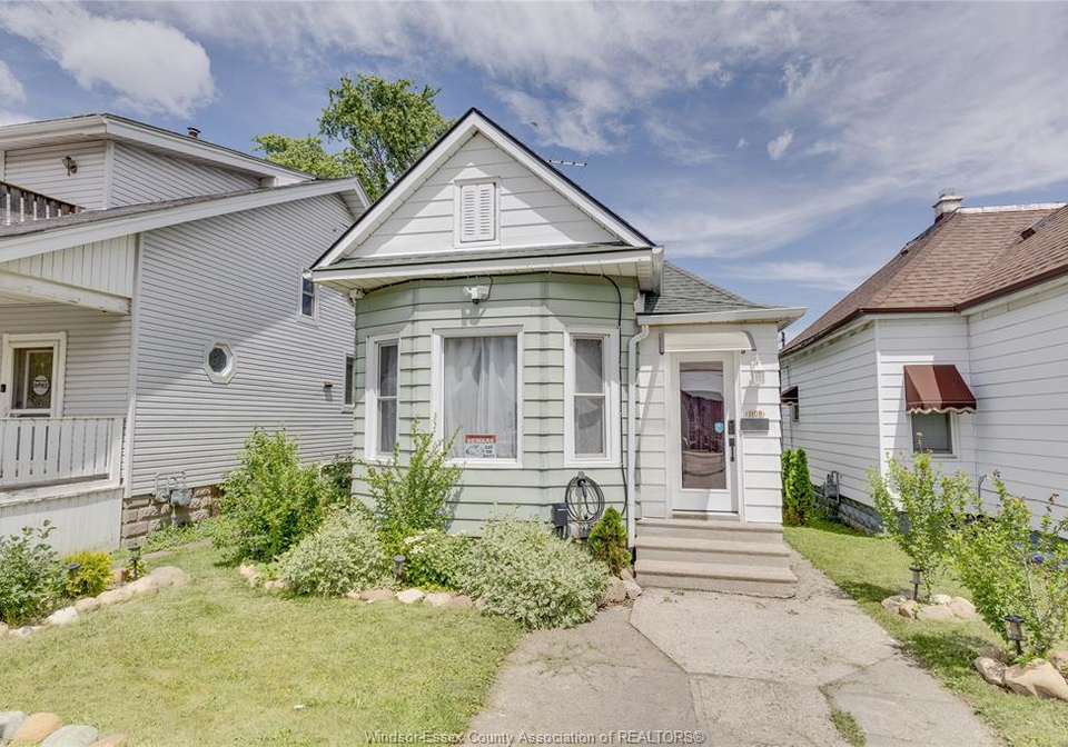 1108-assumption-street-windsor-ontario-26020645