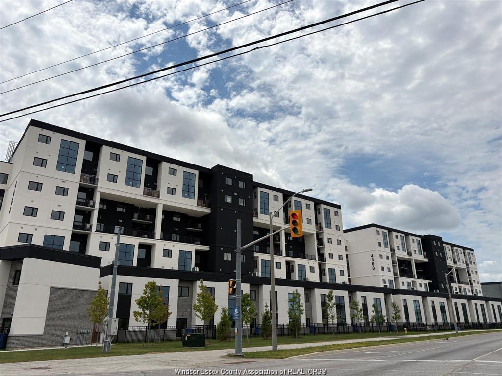 4300-laurier-parkway-lasalle-ontario-26020647