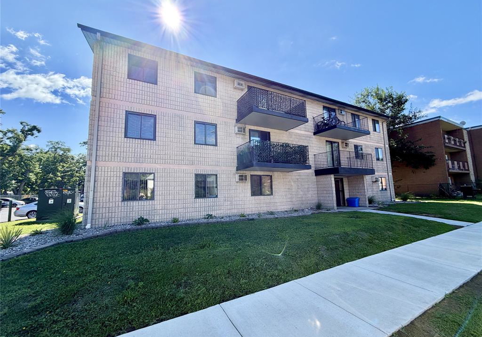 3355-sandwich-windsor-ontario-26020652