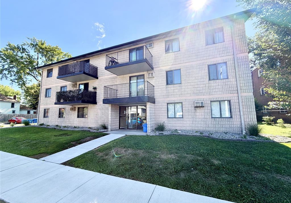 3355-sandwich-windsor-ontario-26020652