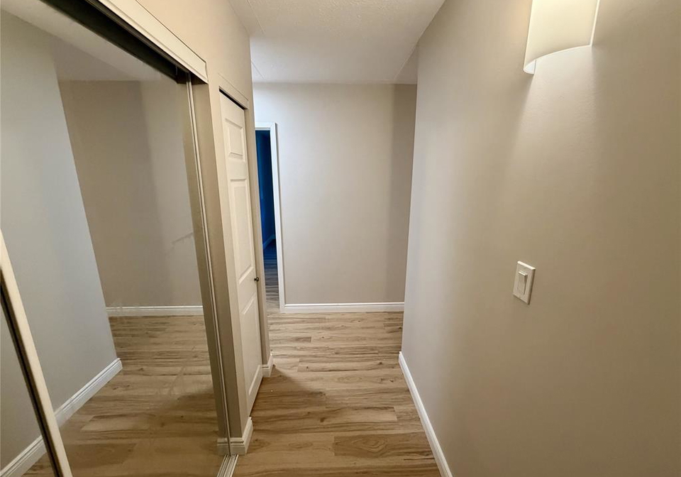 3355-sandwich-windsor-ontario-26020652