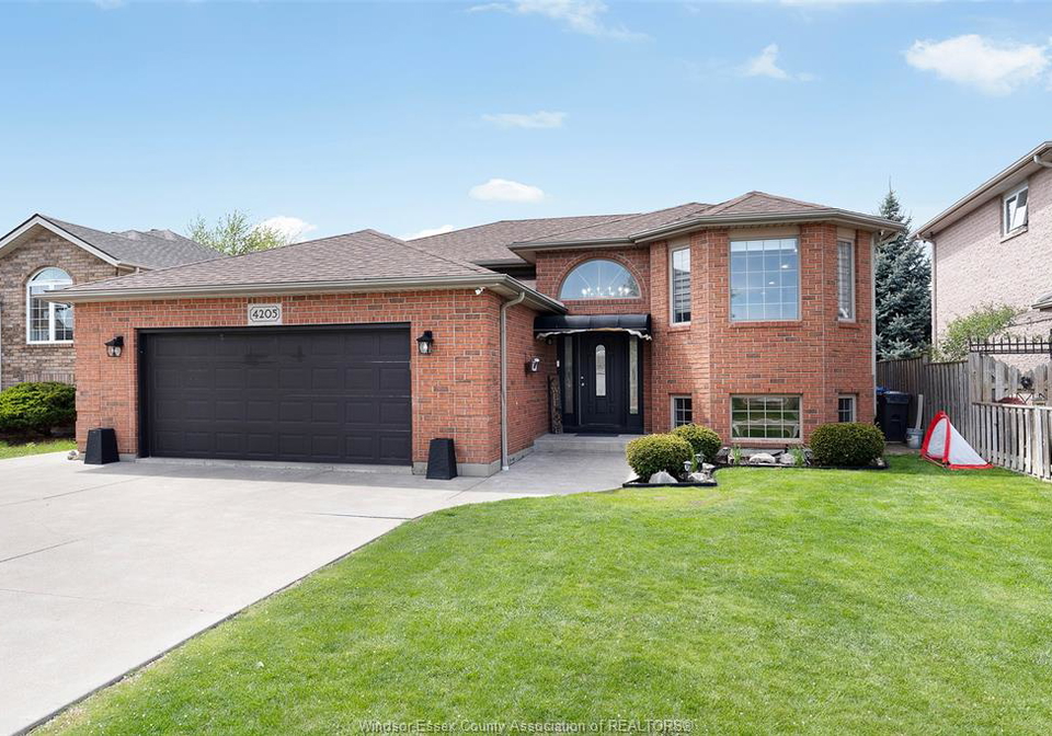 4205-barton-crescent-windsor-ontario-26020655