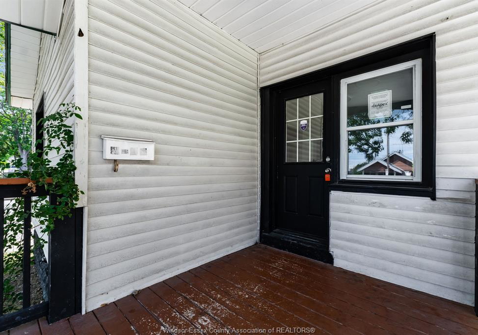 1343-lillian-windsor-ontario-26020663