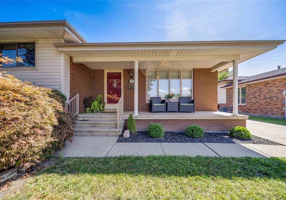 380-woodridge-drive-tecumseh-ontario-26020670