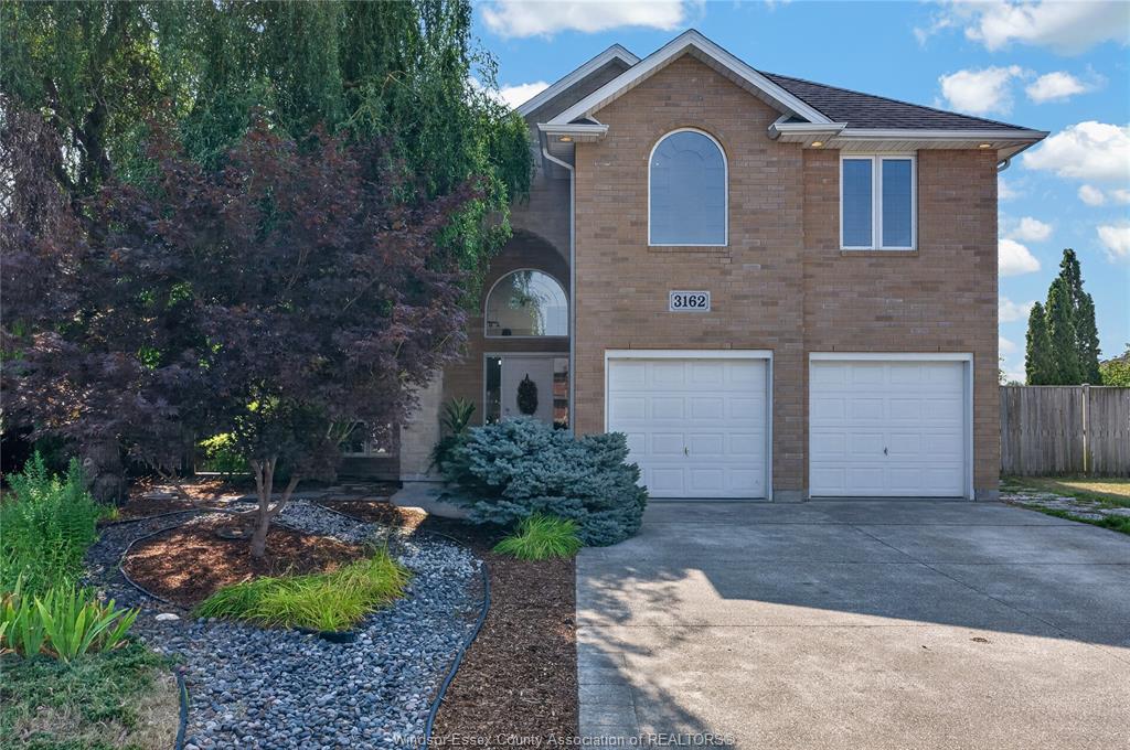 3162-leisure-crescent-windsor-ontario-26020675