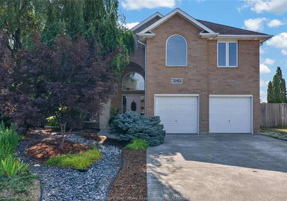 3162-leisure-crescent-windsor-ontario-26020675